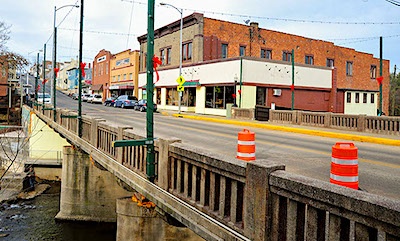 Main St Bridge / Browns